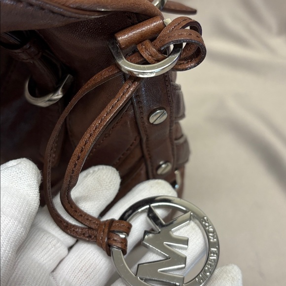 Micheal Kors Milo Shoulder Tote w/Dust Bag - Picture 17 of 17